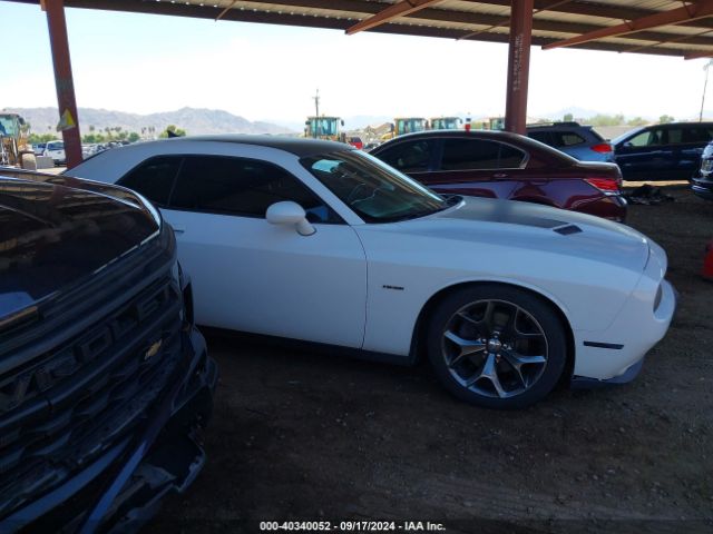 2C3CDZAT5FH822011 Dodge Challenger R/t
