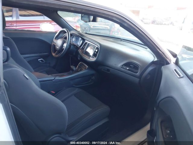 2C3CDZAT5FH822011 Dodge Challenger R/t