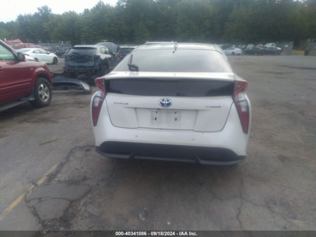 JTDKARFU8J3062332 Toyota Prius Four Touring