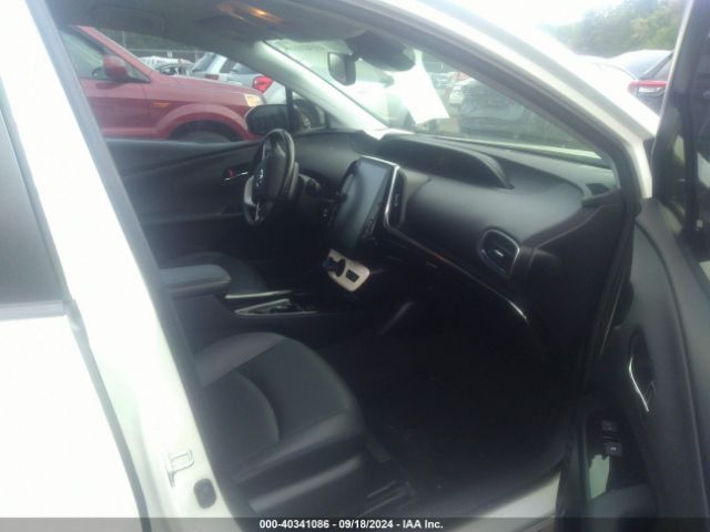 JTDKARFU8J3062332 Toyota Prius Four Touring