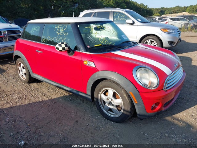 2010 MINI COOPER WMWMF3C5XATZ64689 Photo 0