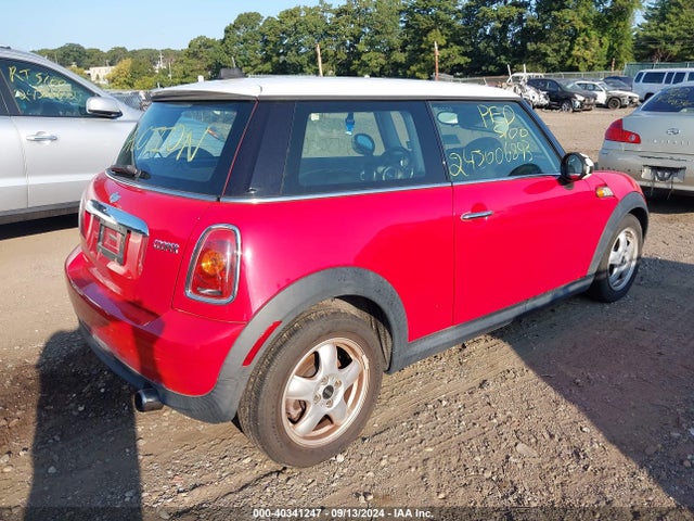 2010 MINI COOPER WMWMF3C5XATZ64689 Photo 3