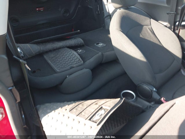 2010 MINI COOPER WMWMF3C5XATZ64689 Photo 7