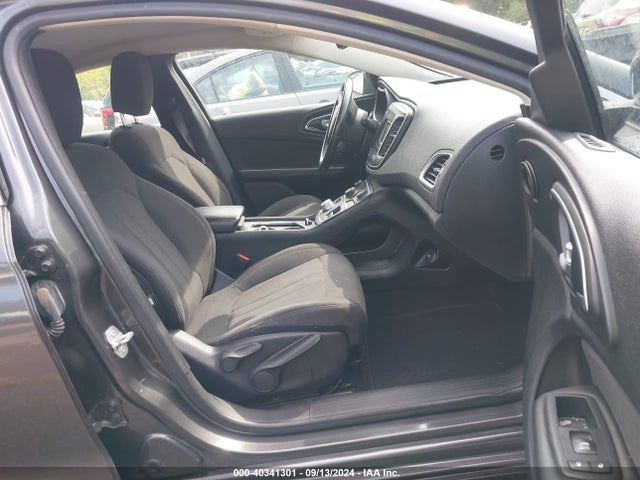 Chrysler 200 Limited 2015 1C3CCCABXFN676848 Image 5