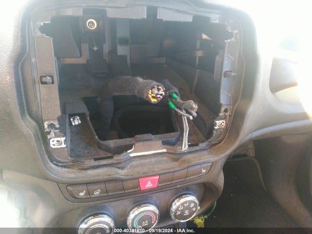ZACCJBBH0FPB67327 Jeep Renegade Latitude