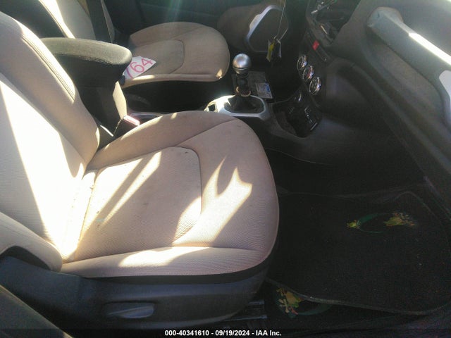 ZACCJBBH0FPB67327 Jeep Renegade Latitude