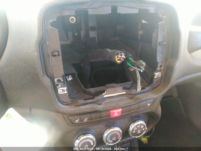 ZACCJBBH0FPB67327 Jeep Renegade Latitude