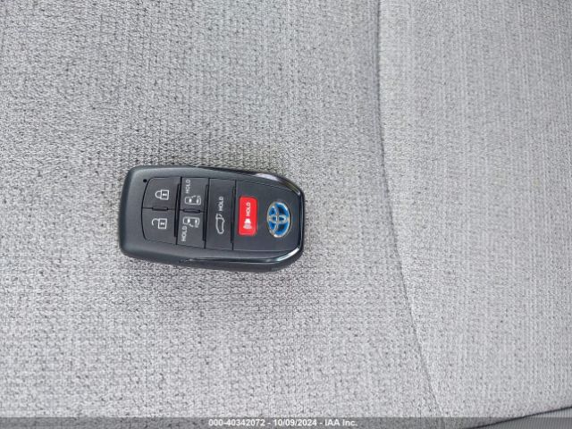 5TDKRKEC6RS189230 Toyota SIENNA LE