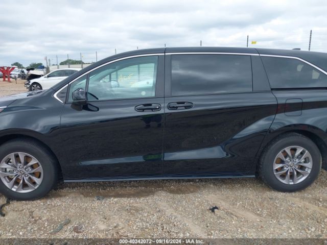 5TDKRKEC6RS189230 Toyota SIENNA LE