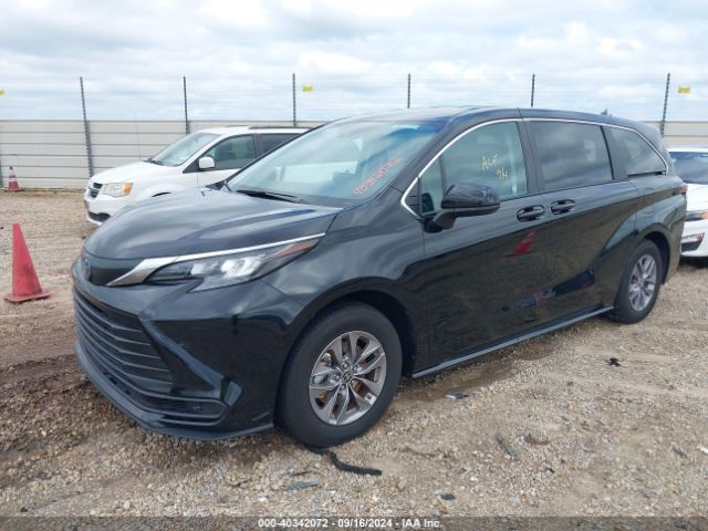 5TDKRKEC6RS189230 Toyota SIENNA LE