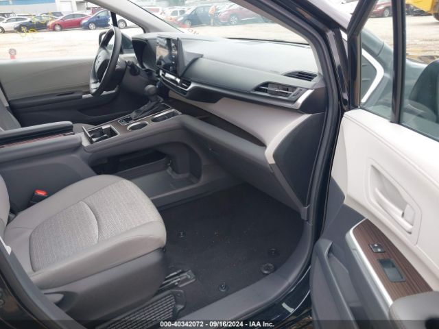 5TDKRKEC6RS189230 Toyota SIENNA LE
