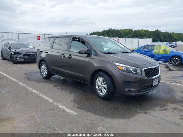 2017 KNDMB5C10H6329934 main image