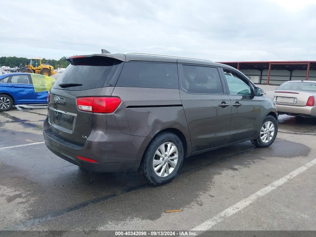KIA SEDONA LX 2017 KNDMB5C10H6329934 Image 4