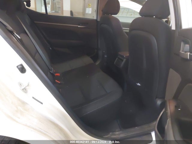 Hyundai Elantra Value Edition 2018 5NPD84LF4JH363780 Image 8