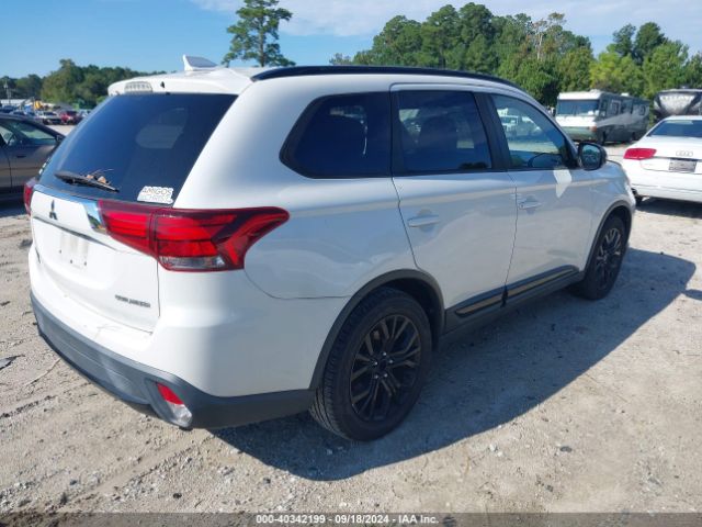 2018 MITSUBISHI OUTLANDER JA4AD3A33JZ062910 Photo 3
