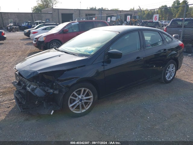 Ford FOCUS SE 2018 1FADP3F2XJL237575 Image 2