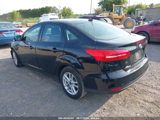 Ford FOCUS SE 2018 1FADP3F2XJL237575 Image 3