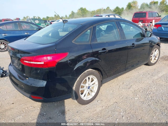 Ford FOCUS SE 2018 1FADP3F2XJL237575 Image 4