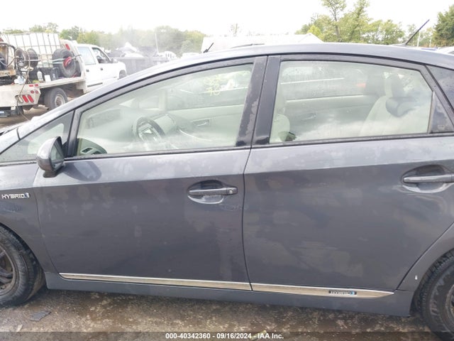Toyota Prius Three 2015 JTDKN3DU5F1873044 Image 14