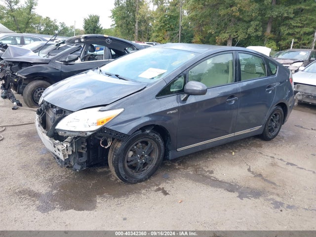Toyota Prius Three 2015 JTDKN3DU5F1873044 Image 2