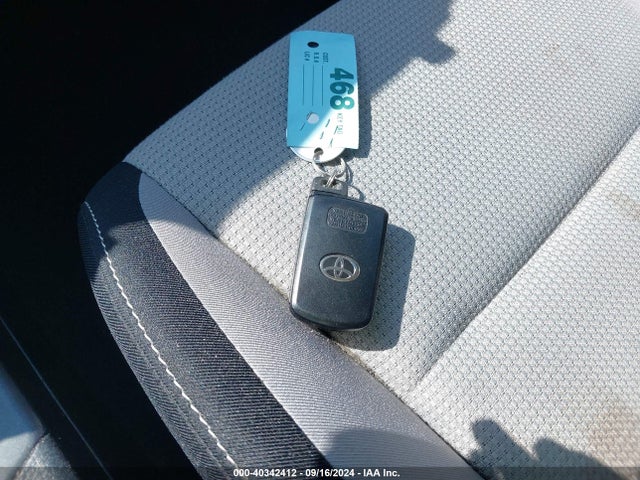 Toyota Rav4 Xle 2018 JTMRFREV1JJ726699 Image 11