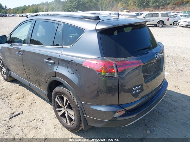Toyota Rav4 Xle 2018 JTMRFREV1JJ726699 Image 3
