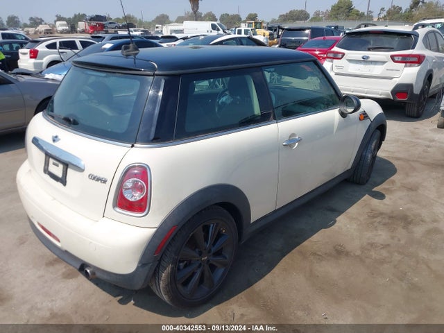 2012 MINI COOPER WMWSU3C51CT543735 Photo 3