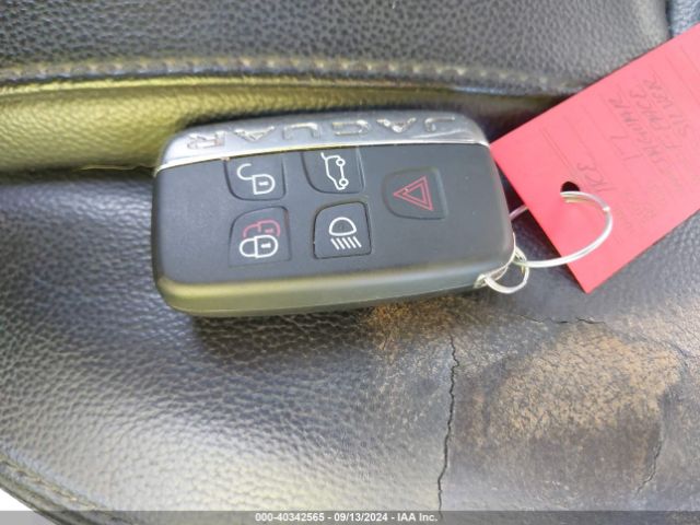 2017 JAGUAR F-PACE SADCJ2BNXHA093196 Photo 10