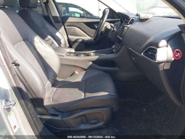 2017 JAGUAR F-PACE SADCJ2BNXHA093196 Photo 4