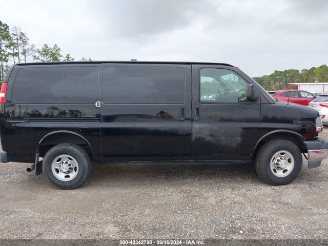 Chevrolet Express 2500 Work Van 2018 1GCWGAFP3J1187259 Image 13