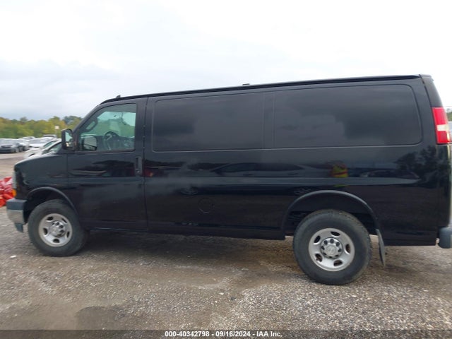 Chevrolet Express 2500 Work Van 2018 1GCWGAFP3J1187259 Image 14