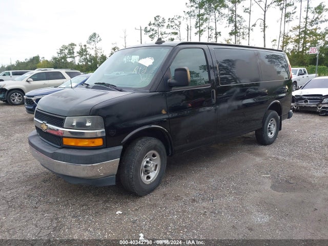 Chevrolet Express 2500 Work Van 2018 1GCWGAFP3J1187259 Image 2