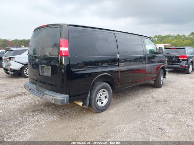 Chevrolet Express 2500 Work Van 2018 1GCWGAFP3J1187259 Image 4