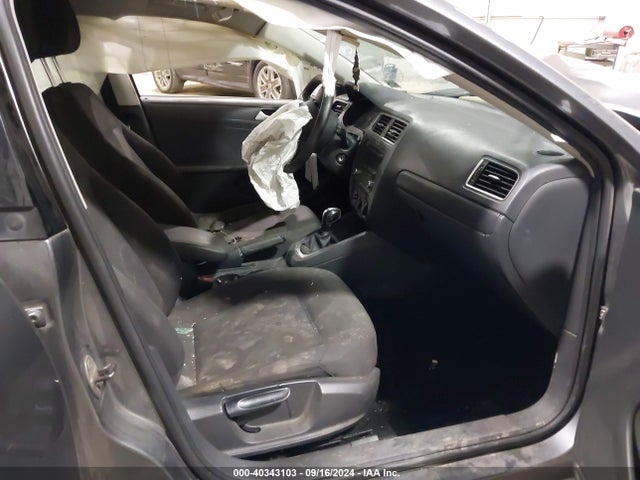 3VW2K7AJ7EM275109 Volkswagen Jetta 2.0l S