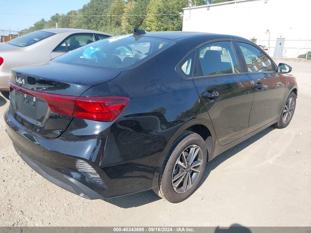 3KPF24AD1RE817933 KIA Forte Lxs