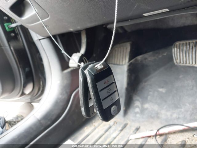 5XXGT4L30KG282855 KIA Optima S