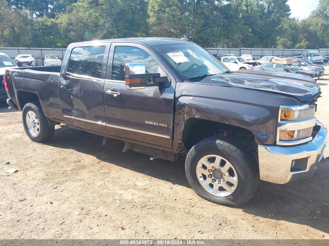 2015 1GC1KWE84FF648396 main image