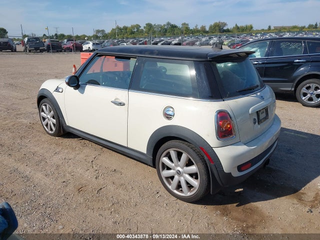 2007 MINI COOPER S WMWMF73517TL91780 Photo 2