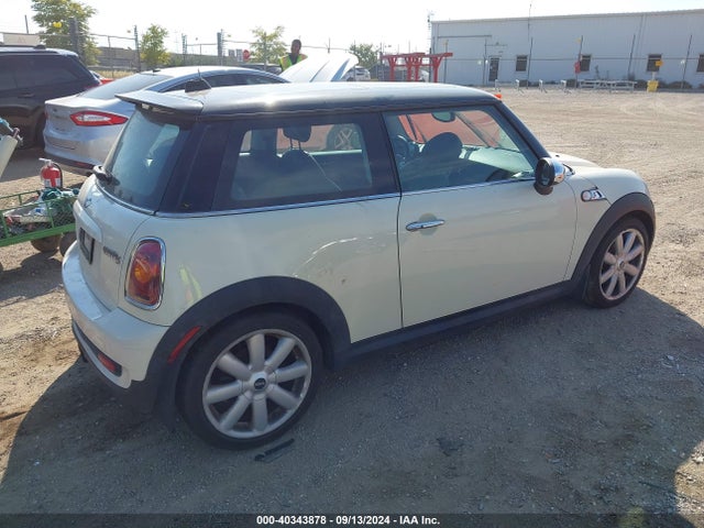 2007 MINI COOPER S WMWMF73517TL91780 Photo 3