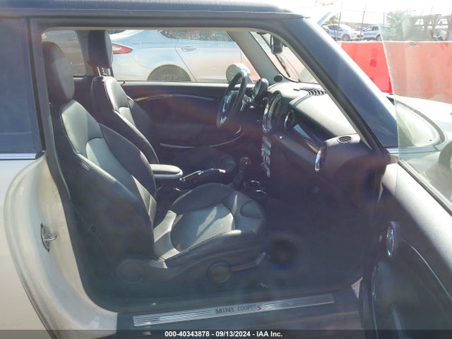 2007 MINI COOPER S WMWMF73517TL91780 Photo 4