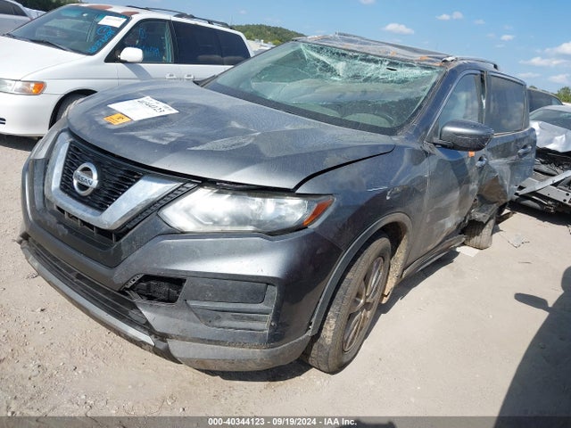 Nissan ROGUE SV 2017 JN8AT2MT1HW140504 Image 2