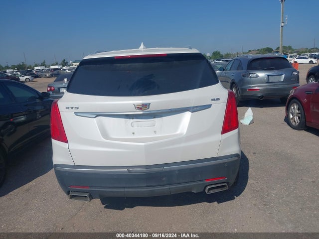1GYKNARS2JZ144984 Cadillac Xt5 Standard