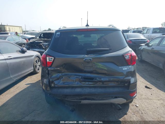 1FMCU9J98KUB24768 Ford Escape Titanium
