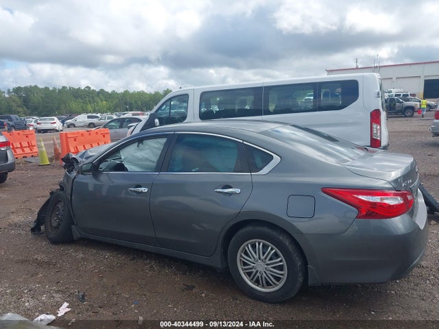 Nissan Altima 2.5 S 2017 1N4AL3AP7HC472575 Image 13
