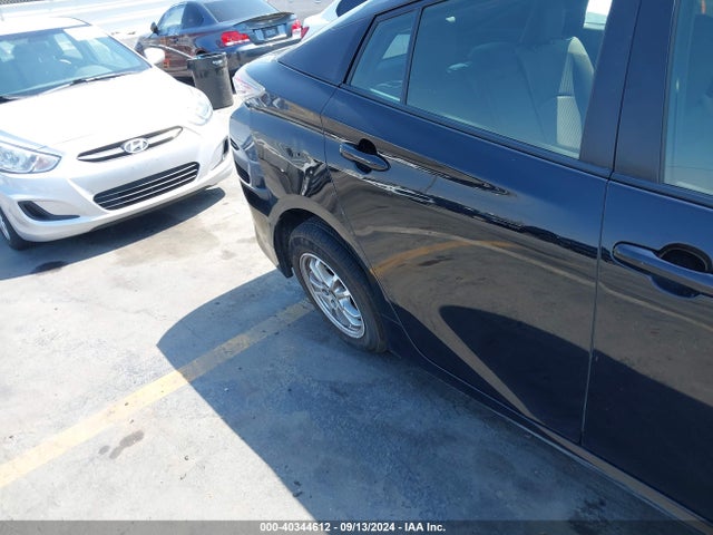 Toyota Prius Two 2017 JTDKBRFU5H3047147 Image 6