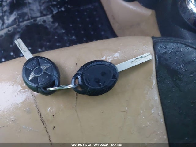 2006 MINI COOPER S WMWRH33556TF88705 Photo 10