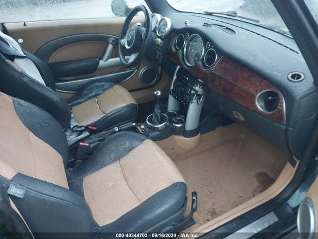 2006 MINI COOPER S WMWRH33556TF88705 Photo 4
