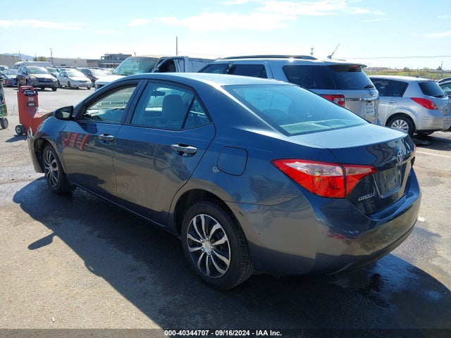 Toyota COROLLA LE 2018 2T1BURHE7JC054145 Image 3