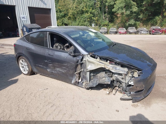 2021 TESLA MODEL Y 5YJYGDEE1MF244516 Photo 0