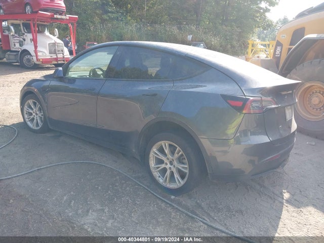 2021 TESLA MODEL Y 5YJYGDEE1MF244516 Photo 2
